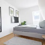 Larooms - Cs01 - 3 Zimmer, 7 Betten, 2 Baeder, 2 Parkplaetze, Balkon & Aufzug Appartement Merseburg