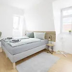 Larooms - Cs01 - 3 Zimmer, 7 Betten, 2 Baeder, 2 Parkplaetze, Balkon & Aufzug Apartmán *