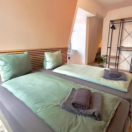 アパート Larooms - Cs01 - 3 Zimmer, 7 Betten, 2 Baeder, 2 Parkplaetze, Balkon & Aufzug メルゼブルク