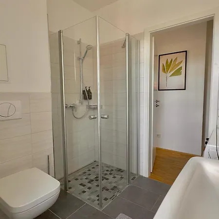 Lägenhet Auraloft - 3 Zimmer, 2 Baeder, 2 Parkplaetze, Balkon & Aufzug Merseburg