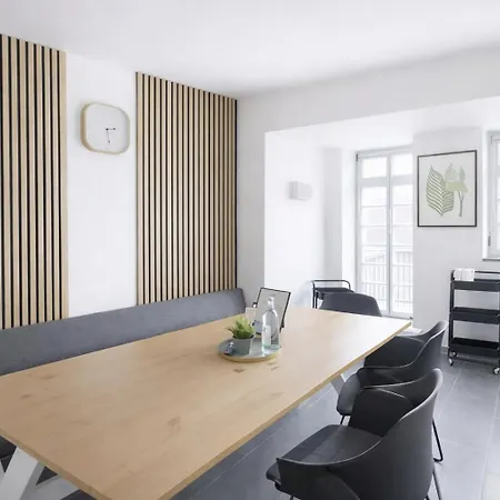 Larooms - Cs01 - 3 Zimmer, 7 Betten, 2 Baeder, 2 Parkplaetze, Balkon & Aufzug