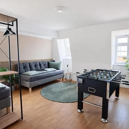 Apartmán Larooms - Cs01 - 3 Zimmer, 7 Betten, 2 Baeder, 2 Parkplaetze, Balkon & Aufzug *