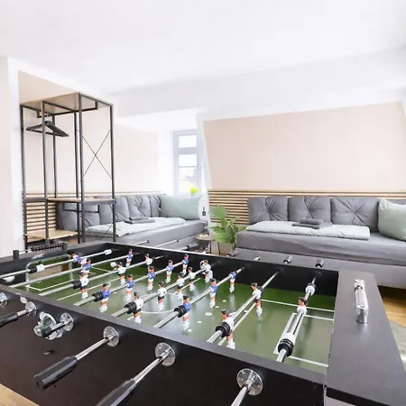 Larooms - Cs01 - 3 Zimmer, 7 Betten, 2 Baeder, 2 Parkplaetze, Balkon & Aufzug Lägenhet Merseburg