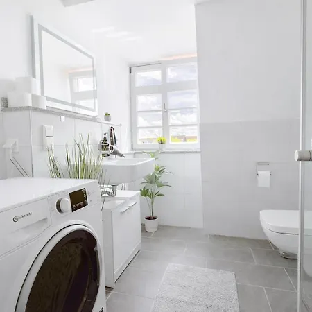 Larooms - Cs01 - 3 Zimmer, 7 Betten, 2 Baeder, 2 Parkplaetze, Balkon & Aufzug Apartmán *