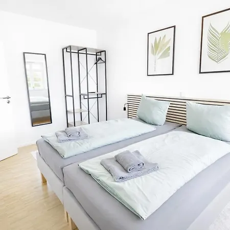 Larooms - Cs01 - 3 Zimmer, 7 Betten, 2 Baeder, 2 Parkplaetze, Balkon & Aufzug *