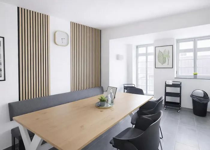 Larooms - Cs01 - 3 Zimmer, 7 Betten, 2 Baeder, 2 Parkplaetze, Balkon & Aufzug