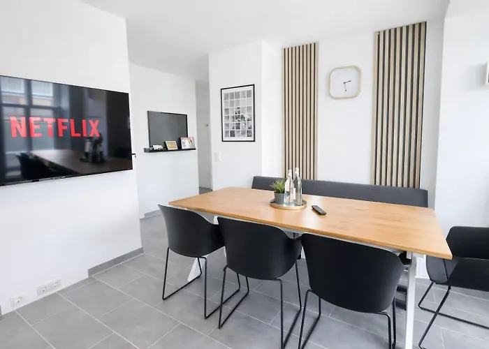 Larooms - Cs01 - 3 Zimmer, 7 Betten, 2 Baeder, 2 Parkplaetze, Balkon & Aufzug Apartmán Merseburg