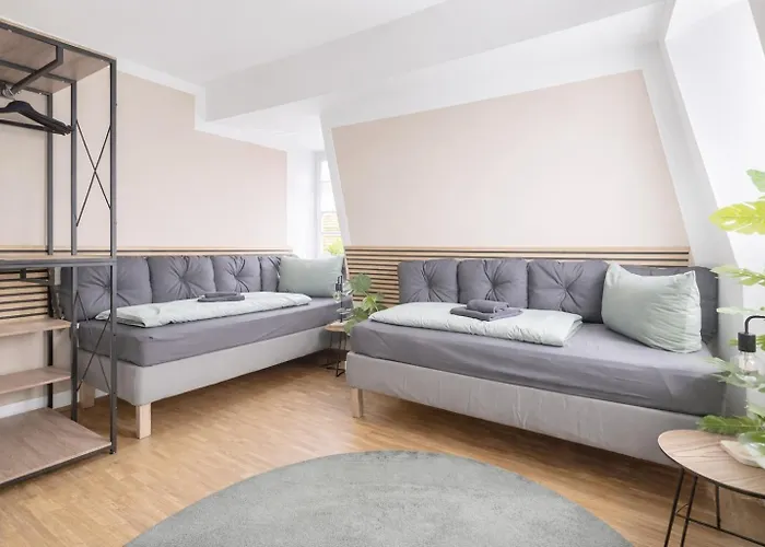 Larooms - Cs01 - 3 Zimmer, 7 Betten, 2 Baeder, 2 Parkplaetze, Balkon & Aufzug Merseburg