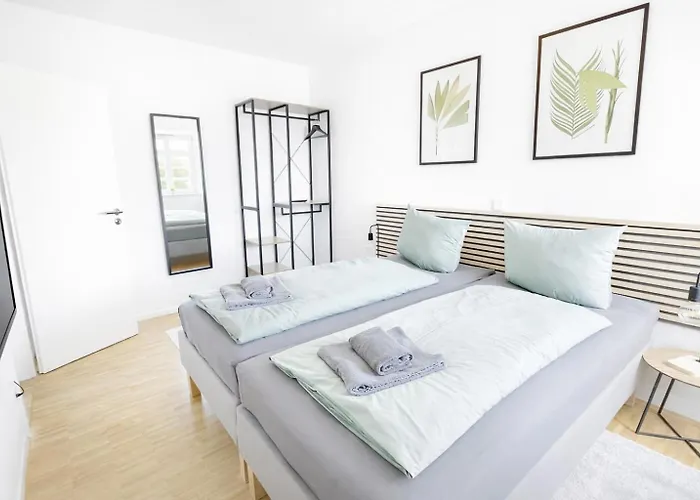 Larooms - Cs01 - 3 Zimmer, 7 Betten, 2 Baeder, 2 Parkplaetze, Balkon & Aufzug *