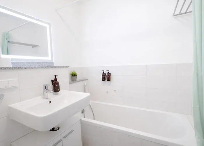 Larooms - Cs01 - 3 Zimmer, 7 Betten, 2 Baeder, 2 Parkplaetze, Balkon & Aufzug *