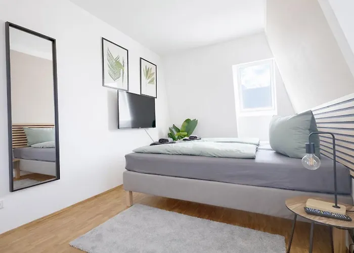 Larooms - Cs01 - 3 Zimmer, 7 Betten, 2 Baeder, 2 Parkplaetze, Balkon & Aufzug Lägenhet Merseburg