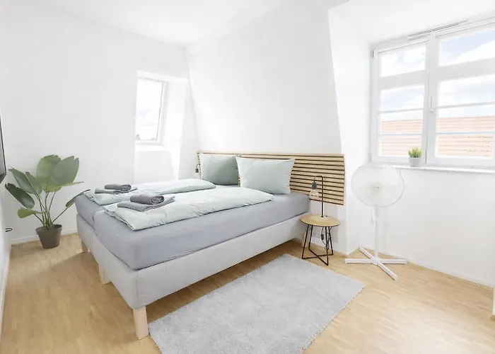 Larooms - Cs01 - 3 Zimmer, 7 Betten, 2 Baeder, 2 Parkplaetze, Balkon & Aufzug Apartmán *