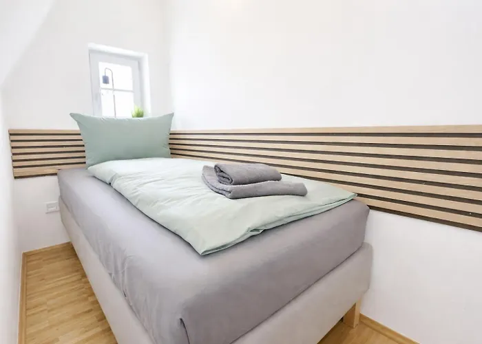 Larooms - Cs01 - 3 Zimmer, 7 Betten, 2 Baeder, 2 Parkplaetze, Balkon & Aufzug * Merseburg