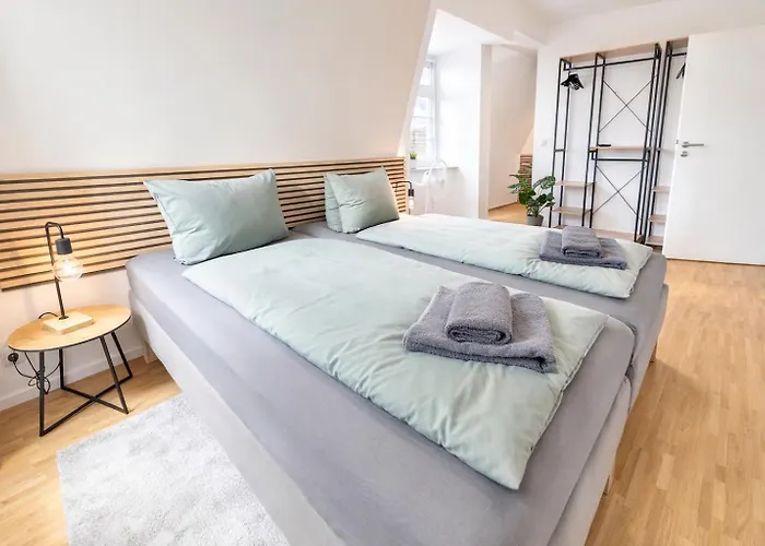 Larooms - Cs01 - 3 Zimmer, 7 Betten, 2 Baeder, 2 Parkplaetze, Balkon & Aufzug